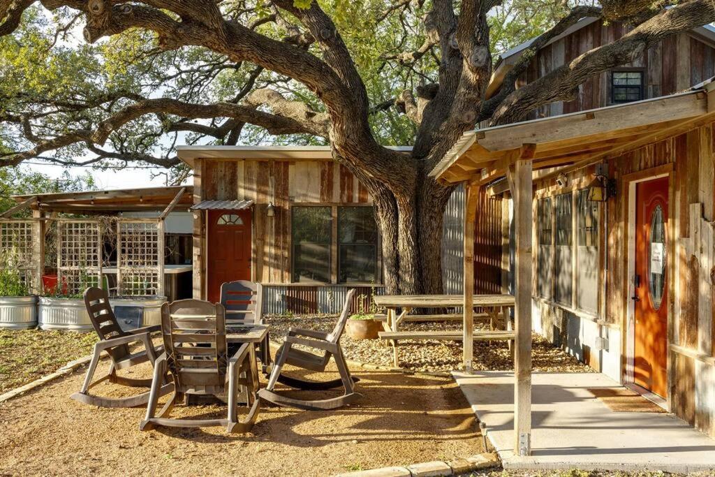Pet Friendly! Hot Tub, 2Mins From Main, Fire Pit Villa Fredericksburg Exterior photo