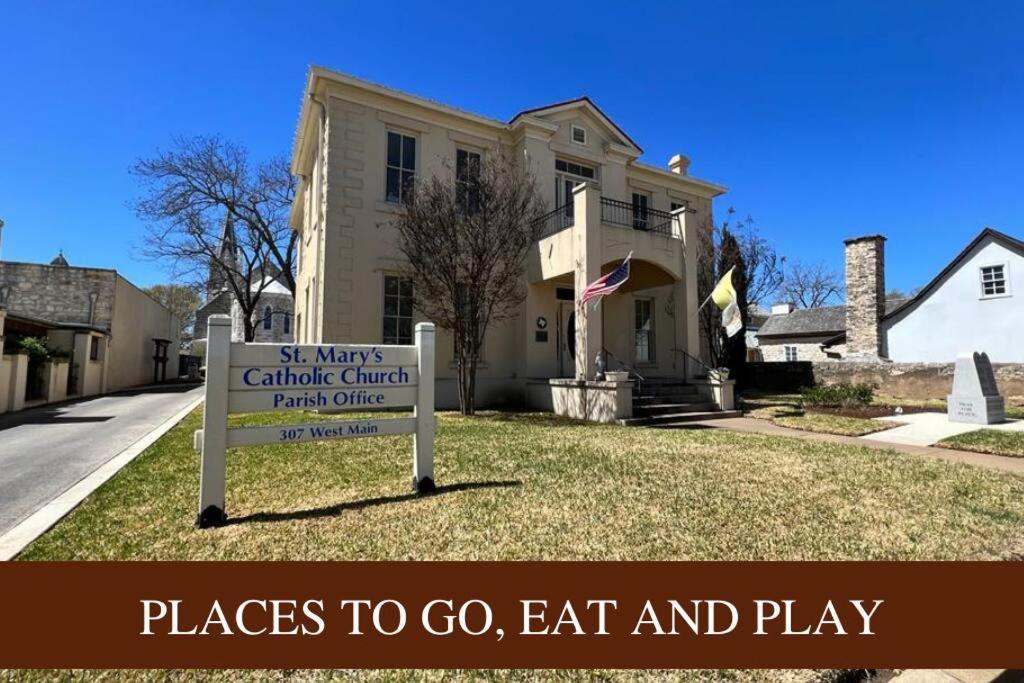 Pet Friendly! Hot Tub, 2Mins From Main, Fire Pit Villa Fredericksburg Exterior photo
