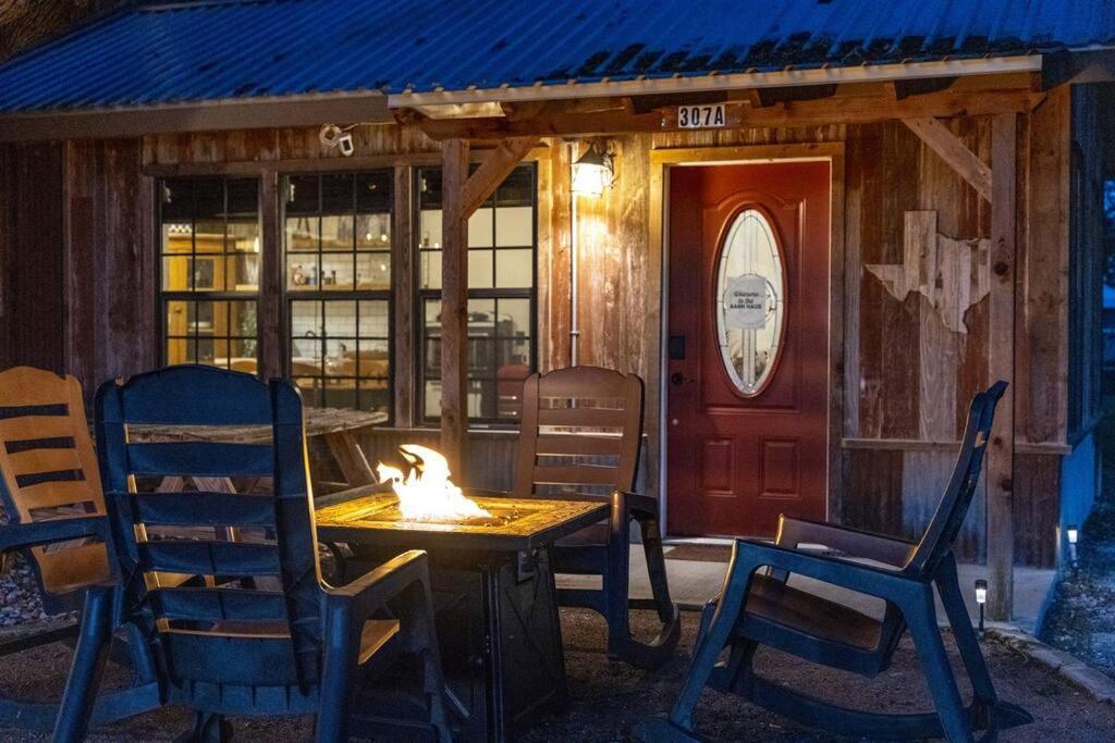 Pet Friendly! Hot Tub, 2Mins From Main, Fire Pit Villa Fredericksburg Exterior photo